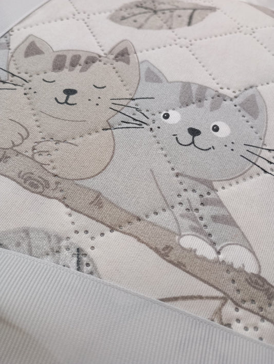 Copriletto Trapuntato Estivo – Fantasia gatto family Gatti | Singolo matrimoniale