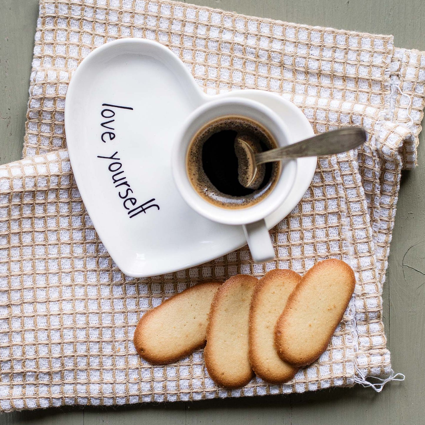 Set 2 Piattini Cuore Gres Ama Te Stesso Simple Day 12cm | Sottotazza Espresso